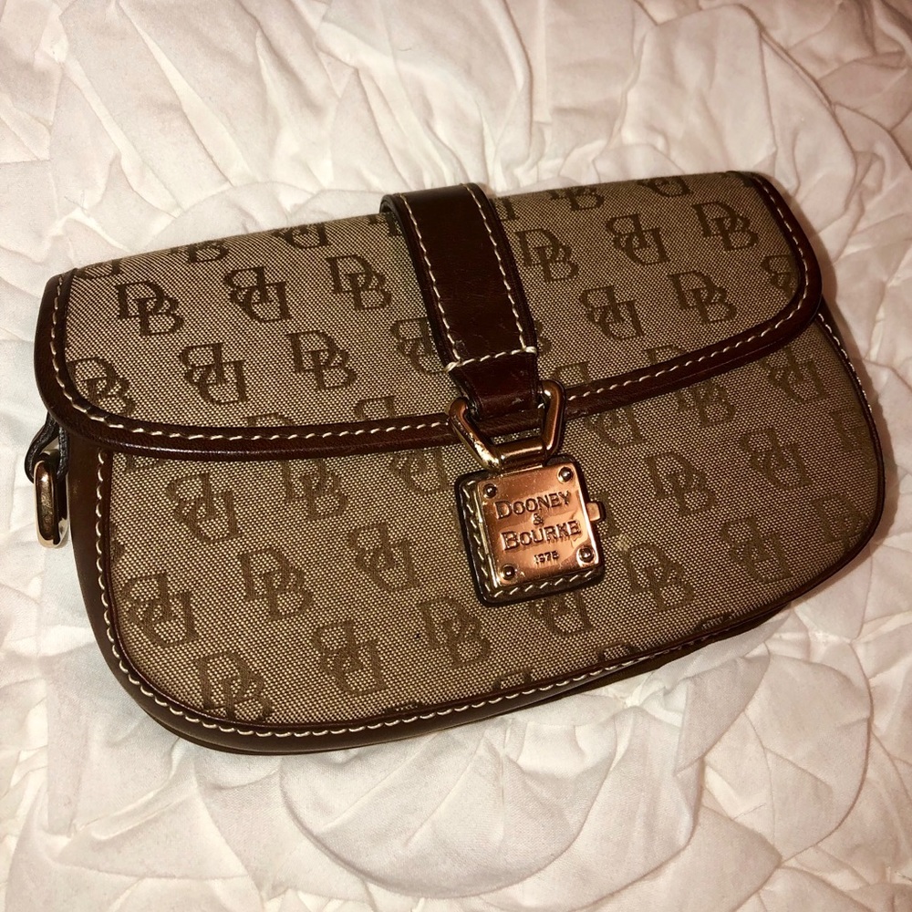 VINTAGE DOONEY & BOURKE CLUTCH HANDBAG